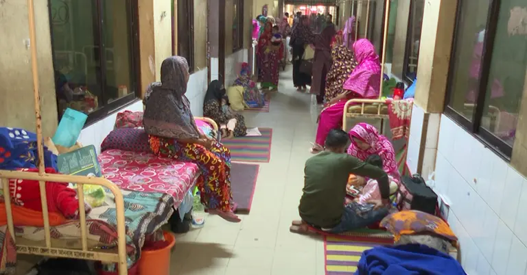 হাসপাতালে রোগী ও তাদের স্বজনরা